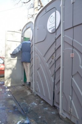 Toaletele gălăţenilor, închiriate de la o firmă din Constanţa